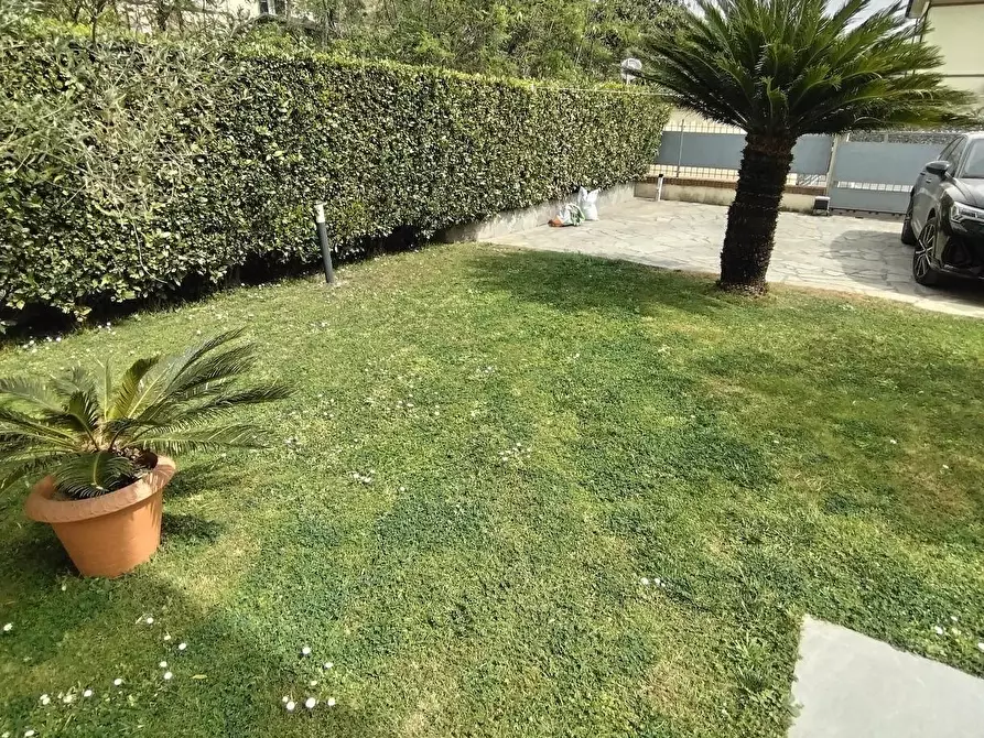 Immagine 2 di Villetta a schiera in vendita  a Massa