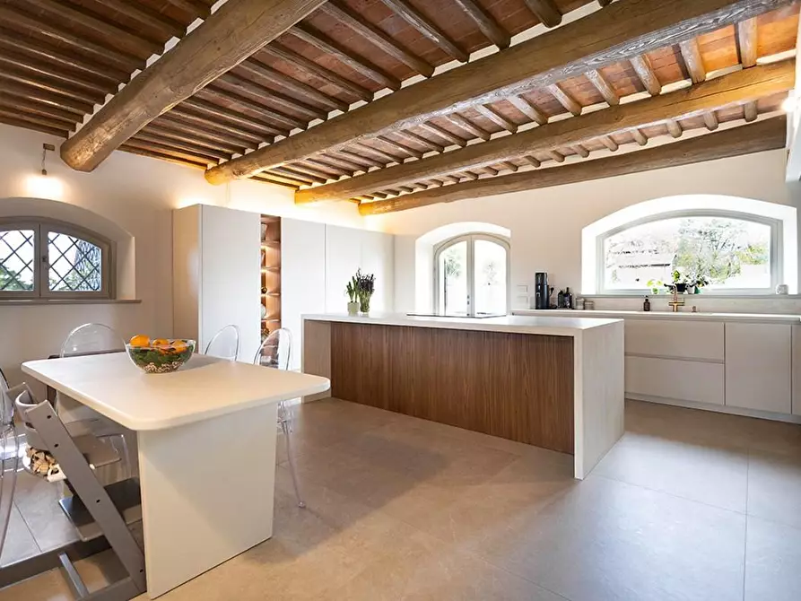 Immagine 25 di Casa colonica in vendita  a Capannori