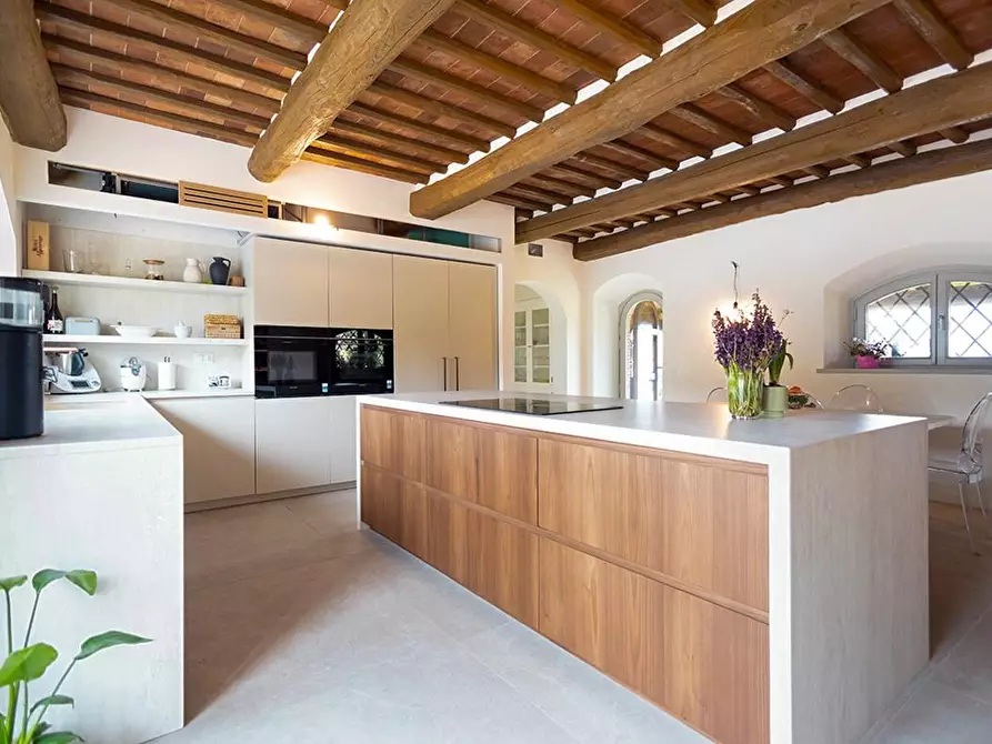 Immagine 42 di Casa colonica in vendita  a Capannori