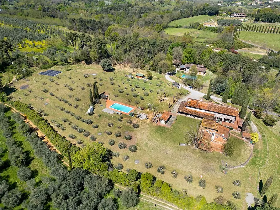 Immagine 11 di Casa colonica in vendita  a Capannori