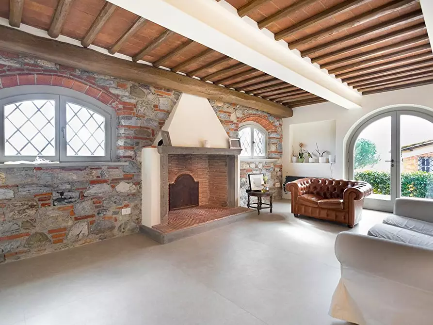 Immagine 28 di Casa colonica in vendita  a Capannori