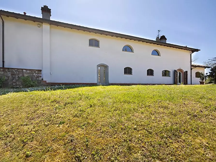 Immagine 38 di Casa colonica in vendita  a Capannori