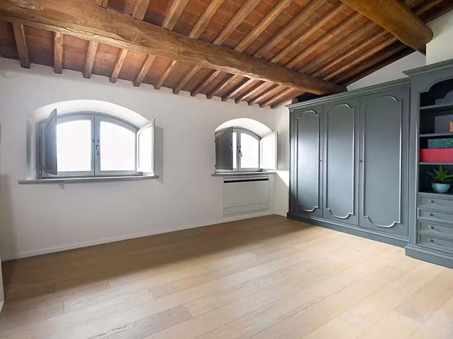 Immagine 19 di Casa colonica in vendita  a Capannori