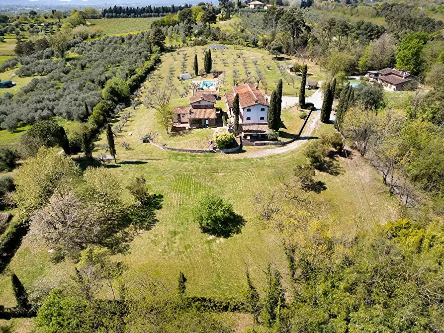 Immagine 9 di Casa colonica in vendita  a Capannori