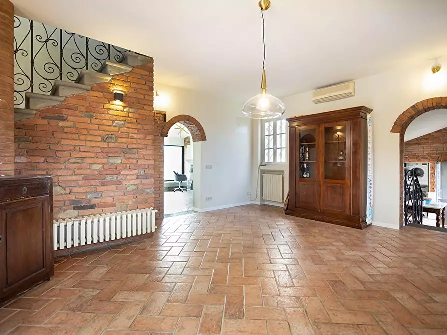 Immagine 50 di Casa colonica in vendita  a Capannori