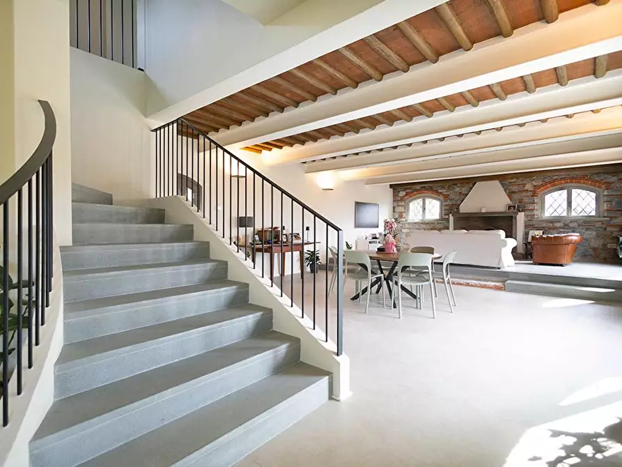 Immagine 21 di Casa colonica in vendita  a Capannori