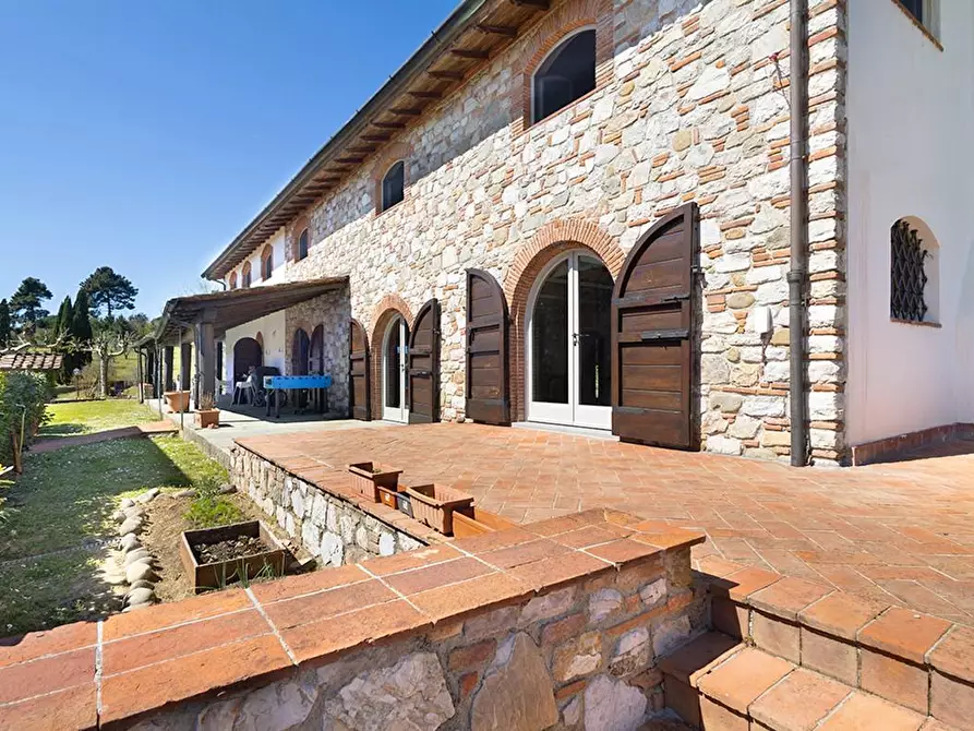 Immagine 1 di Casa colonica in vendita  a Capannori