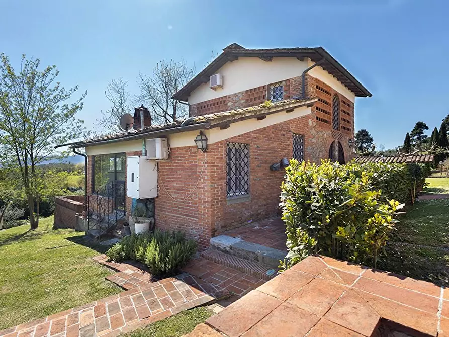 Immagine 10 di Casa colonica in vendita  a Capannori