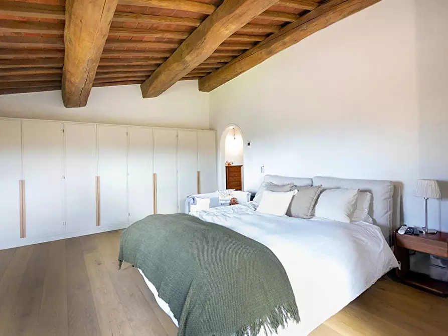 Immagine 23 di Casa colonica in vendita  a Capannori