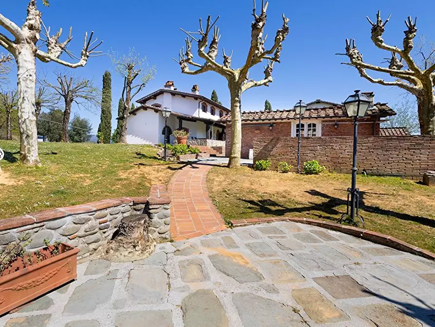 Immagine 4 di Casa colonica in vendita  a Capannori