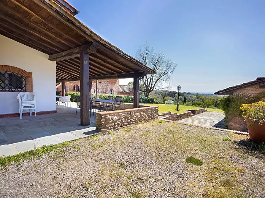 Immagine 41 di Casa colonica in vendita  a Capannori