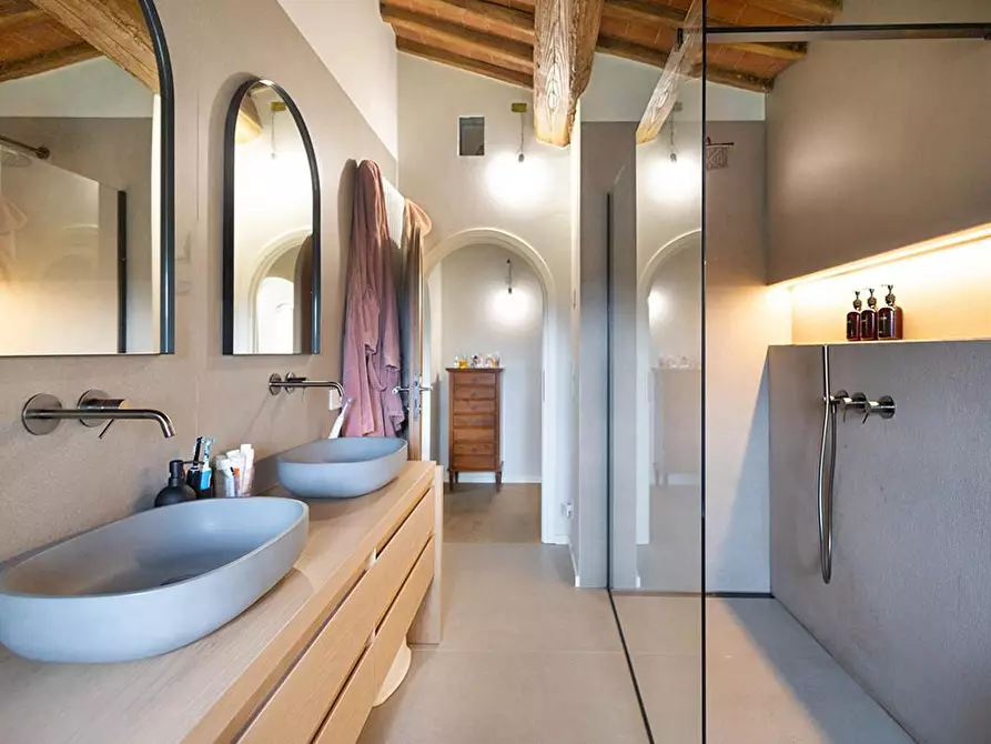 Immagine 20 di Casa colonica in vendita  a Capannori