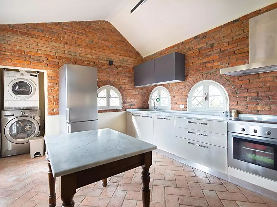 Immagine 48 di Casa colonica in vendita  a Capannori