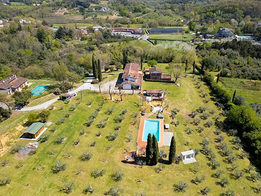 Immagine 5 di Casa colonica in vendita  a Capannori