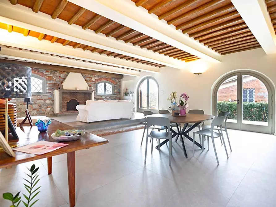 Immagine 29 di Casa colonica in vendita  a Capannori