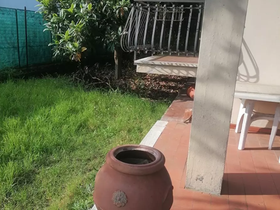 Immagine 1 di Villa in vendita  a Poggio A Caiano