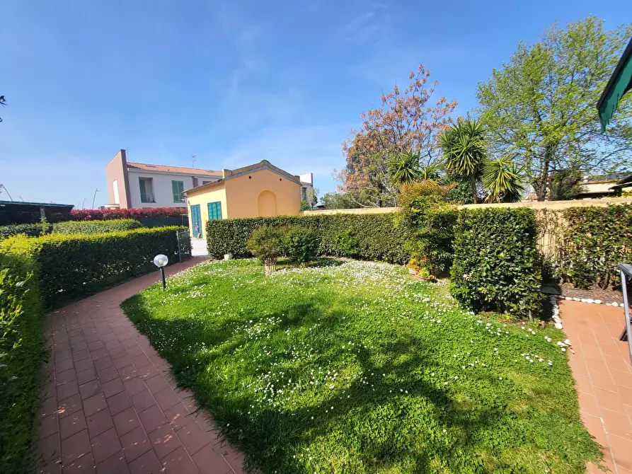 Immagine 22 di Villetta a schiera in vendita  a Cascina