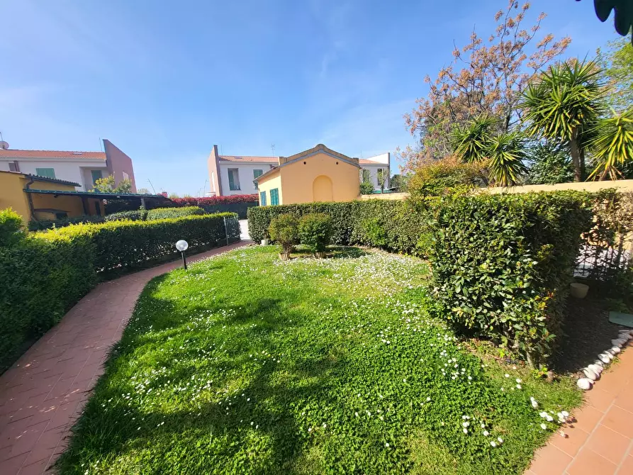 Immagine 21 di Villetta a schiera in vendita  a Cascina