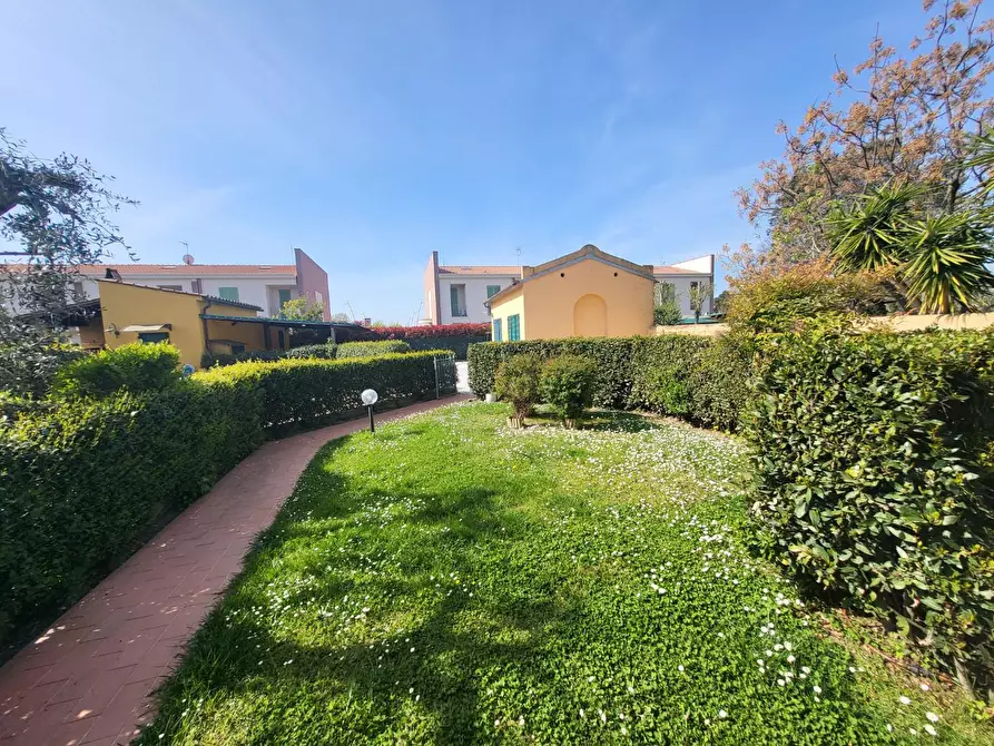 Immagine 20 di Villetta a schiera in vendita  a Cascina