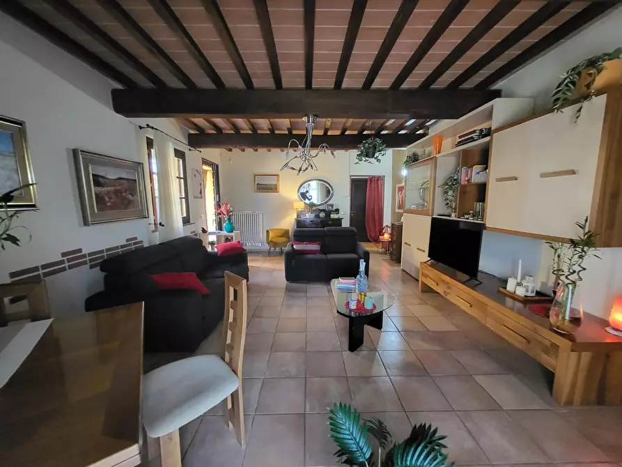 Immagine 2 di Villetta a schiera in vendita  a Cascina