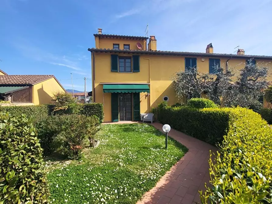 Immagine 1 di Villetta a schiera in vendita  a Cascina