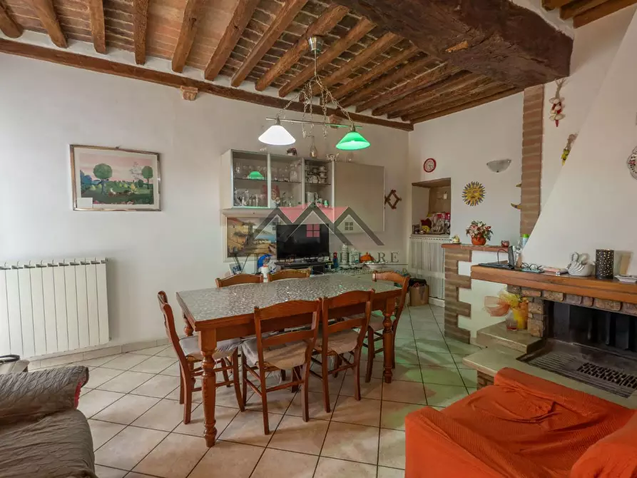 Immagine 1 di Porzione di casa in vendita  a Volterra