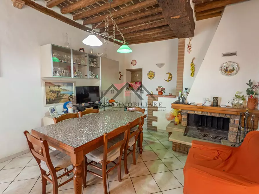 Immagine 3 di Porzione di casa in vendita  a Volterra