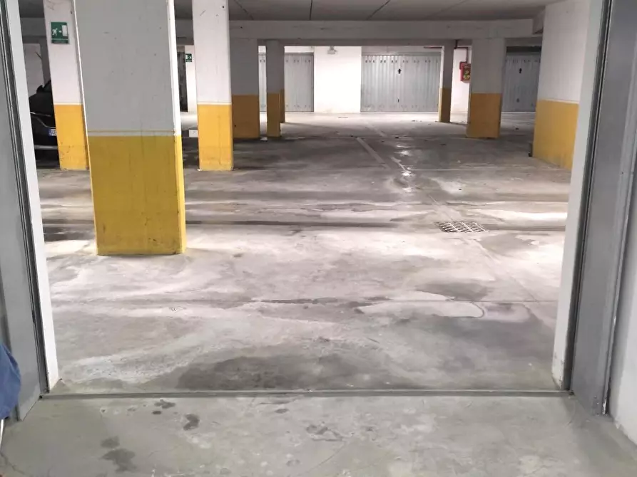 Immagine 11 di Garage in affitto  a Fucecchio