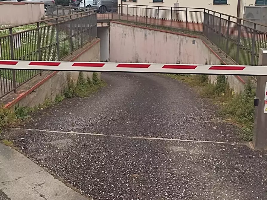 Immagine 12 di Garage in affitto  a Fucecchio