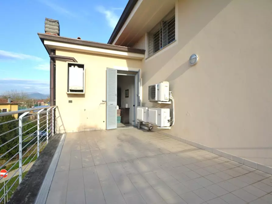 Immagine 8 di Appartamento in vendita  a Lucca