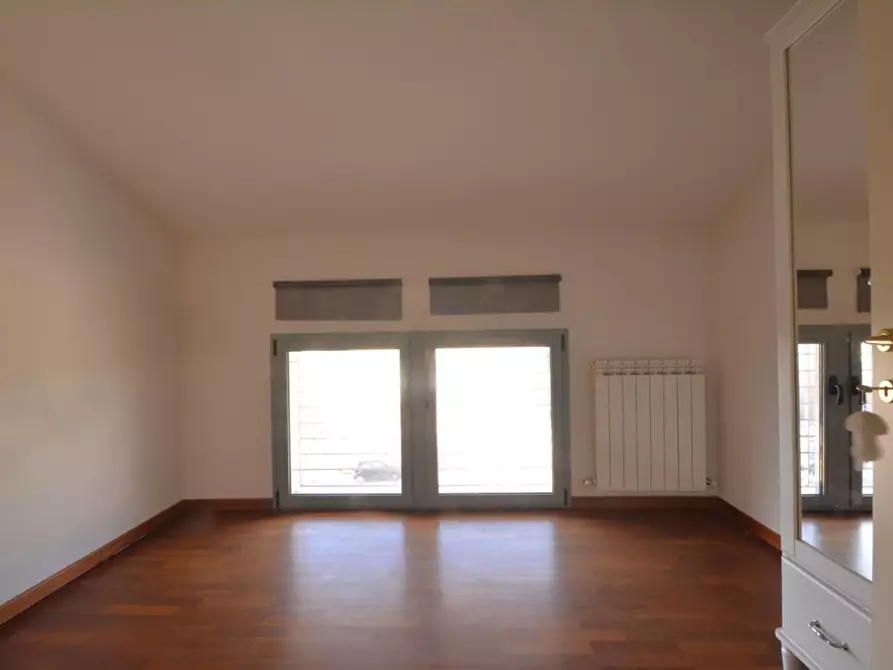 Immagine 12 di Appartamento in vendita  a Lucca