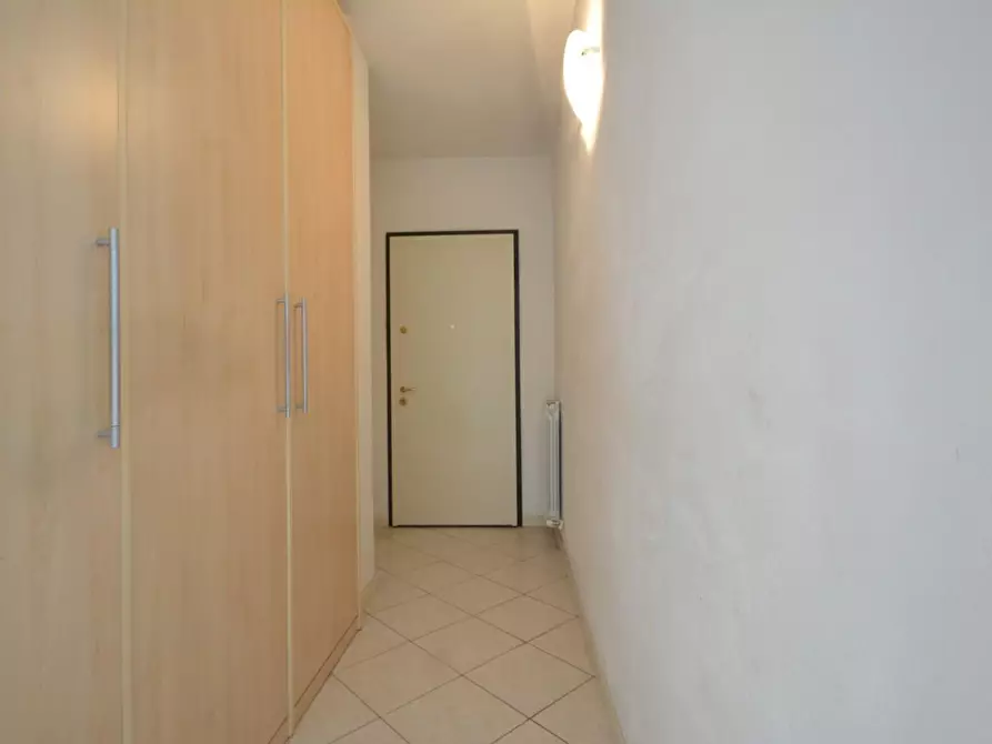 Immagine 16 di Appartamento in vendita  a Lucca