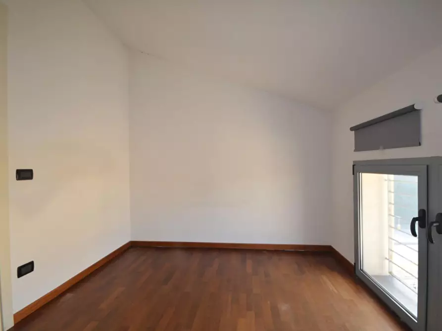 Immagine 14 di Appartamento in vendita  a Lucca