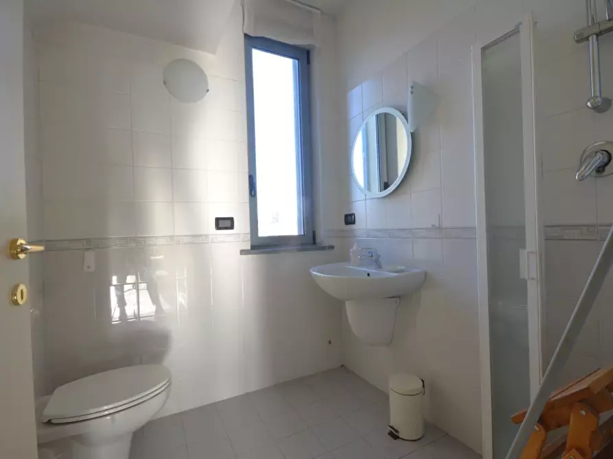 Immagine 9 di Appartamento in vendita  a Lucca