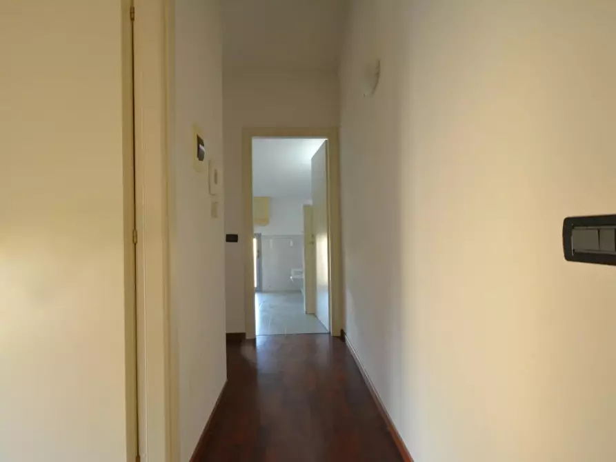 Immagine 10 di Appartamento in vendita  a Lucca