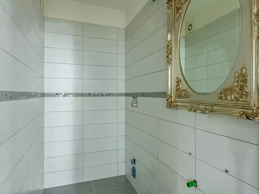 Immagine 24 di Casa indipendente in vendita  a Pontedera