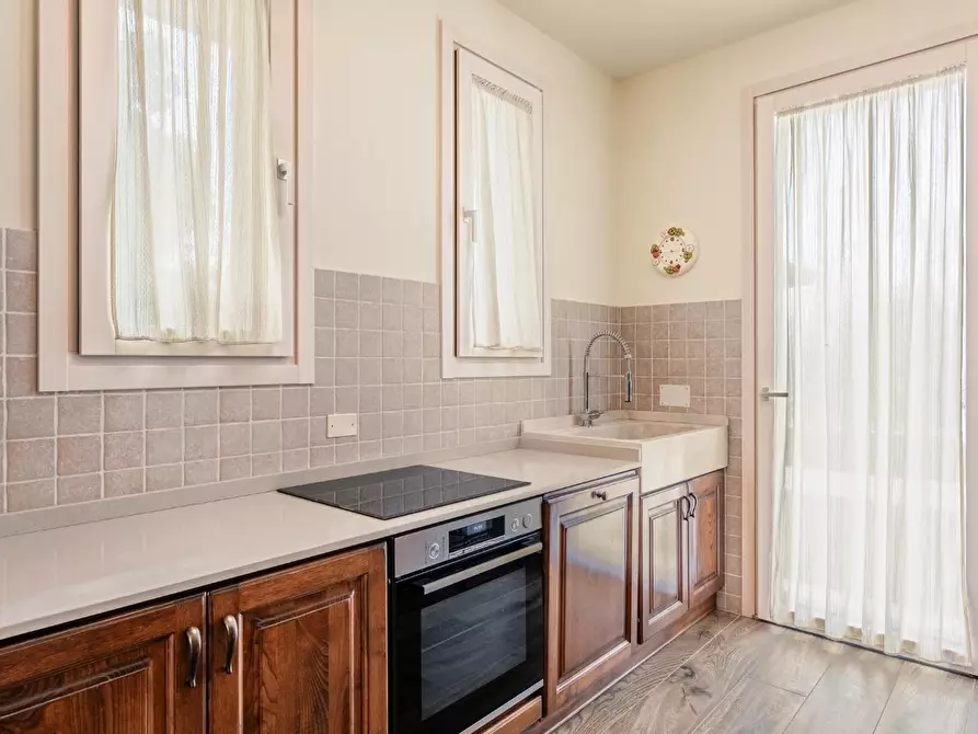 Immagine 10 di Casa indipendente in vendita  a Pontedera