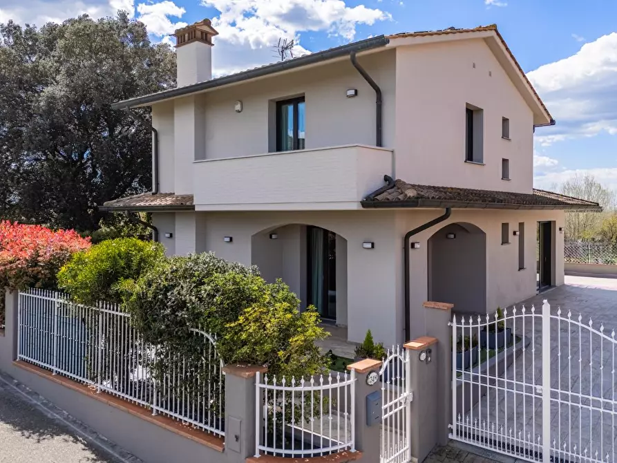 Immagine 1 di Casa indipendente in vendita  a Pontedera