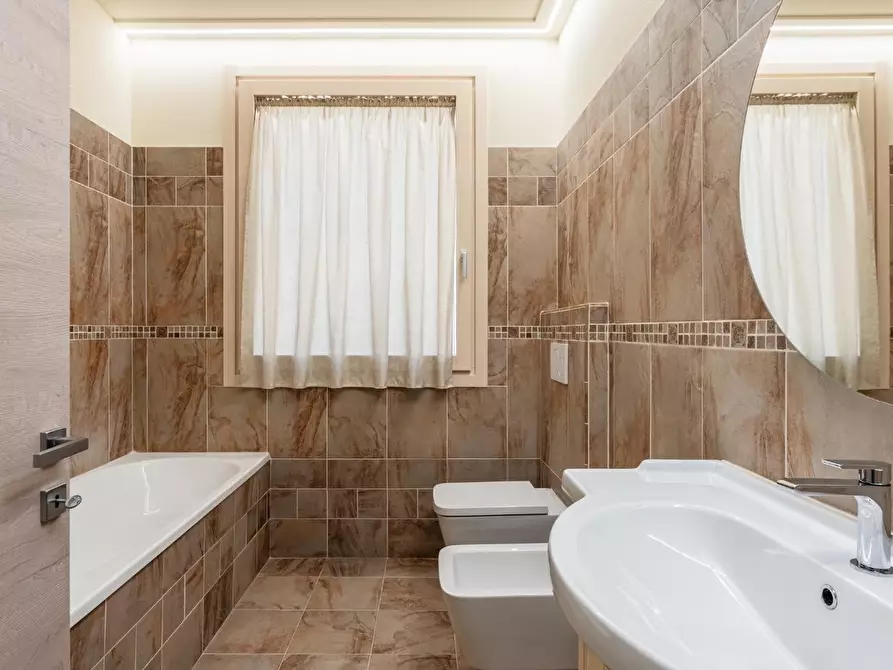 Immagine 13 di Casa indipendente in vendita  a Pontedera