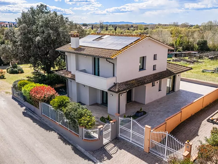 Immagine 2 di Casa indipendente in vendita  a Pontedera