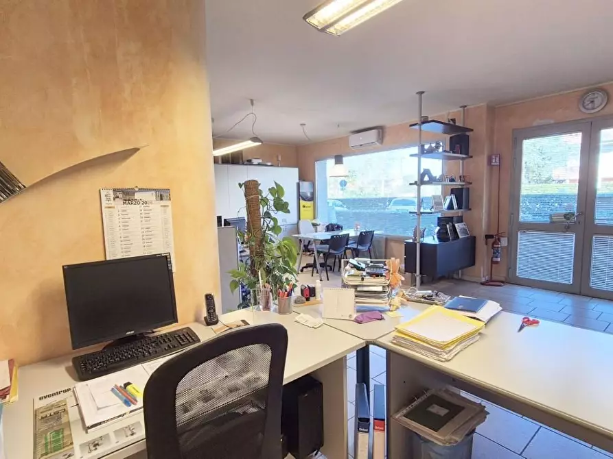 Immagine 9 di Locale commerciale in vendita  a Viareggio