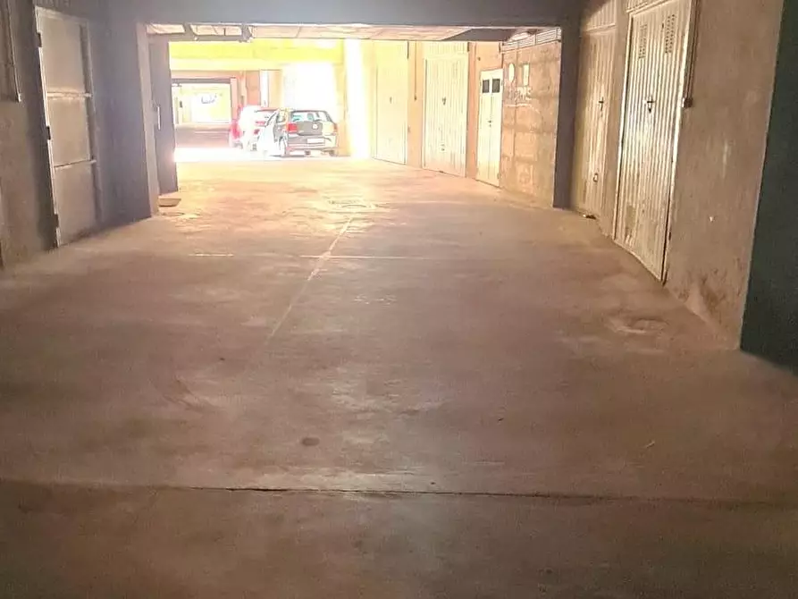 Immagine 3 di Garage in vendita  a Livorno