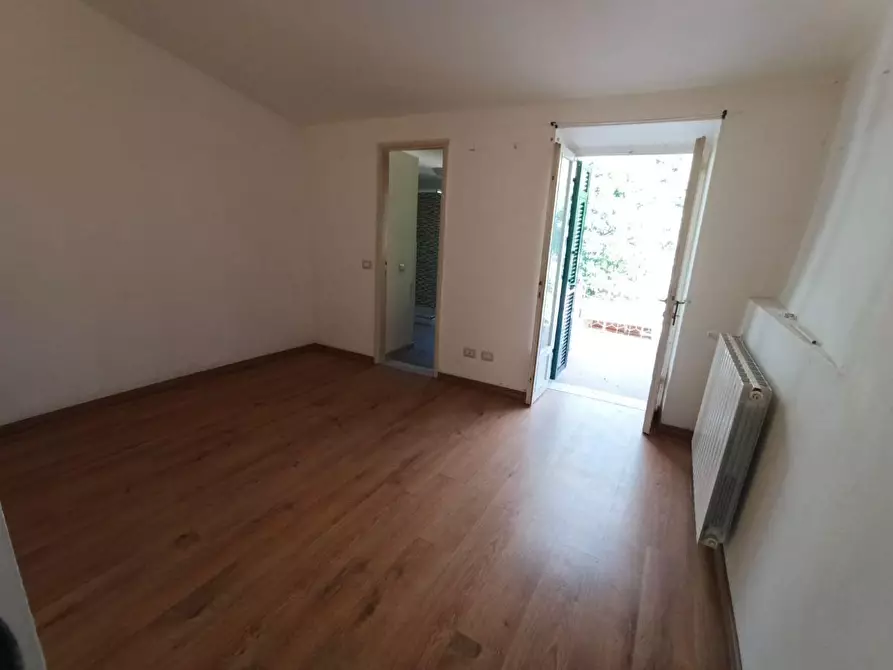 Immagine 9 di Porzione di casa in vendita  a Massa