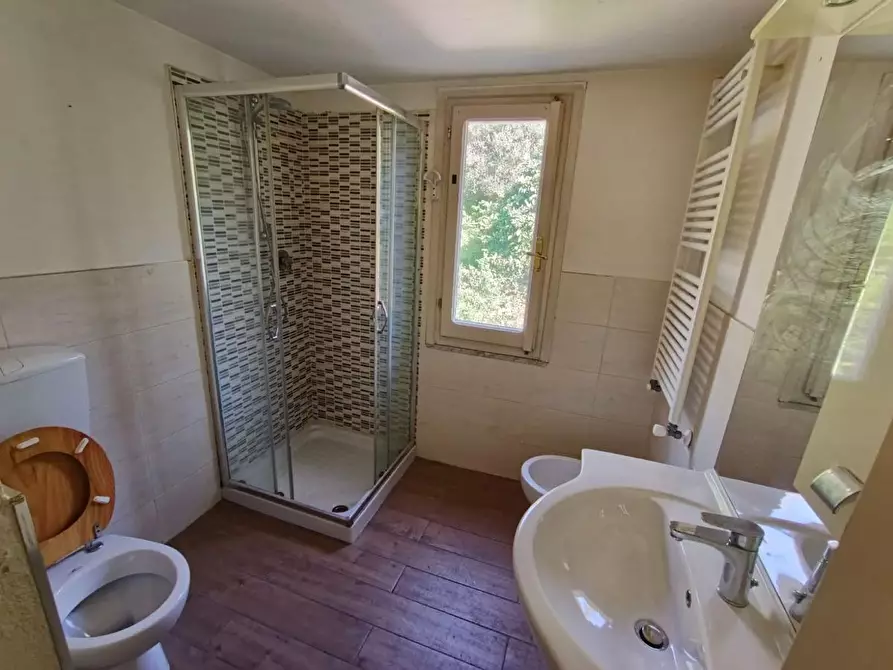 Immagine 12 di Porzione di casa in vendita  a Massa