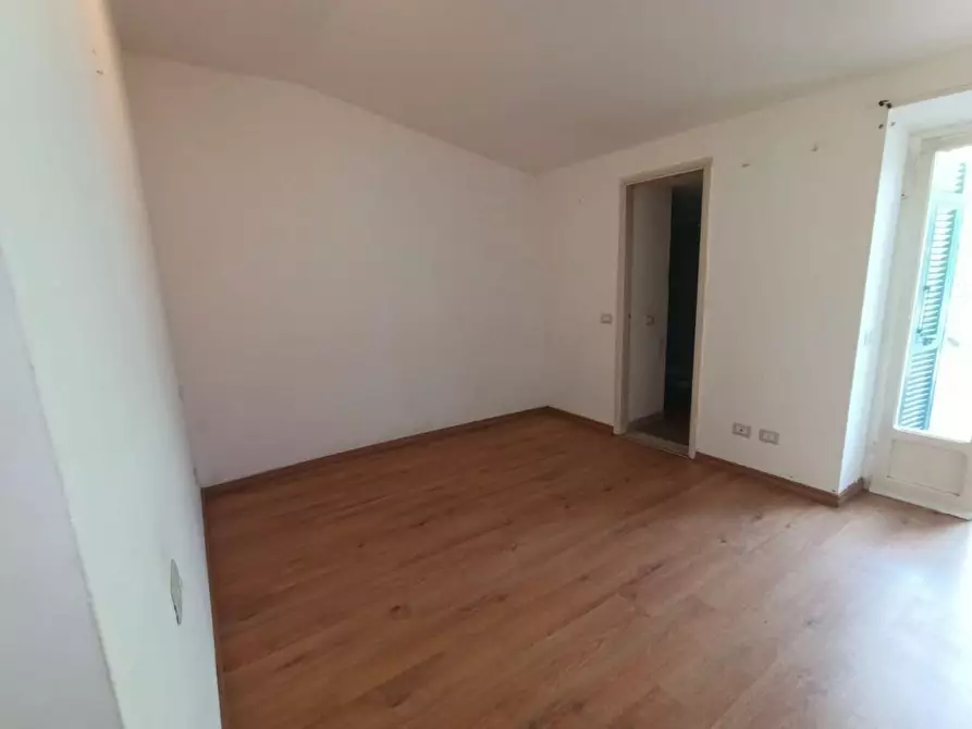 Immagine 21 di Porzione di casa in vendita  a Massa