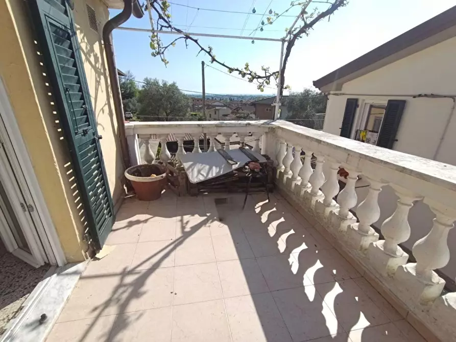 Immagine 3 di Porzione di casa in vendita  a Massa