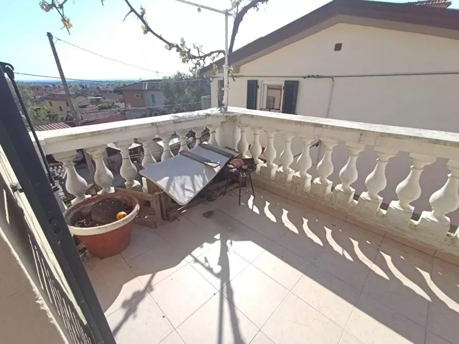 Immagine 6 di Porzione di casa in vendita  a Massa