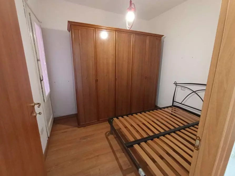 Immagine 15 di Porzione di casa in vendita  a Massa