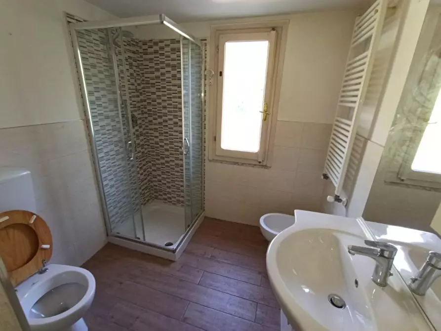 Immagine 11 di Porzione di casa in vendita  a Massa