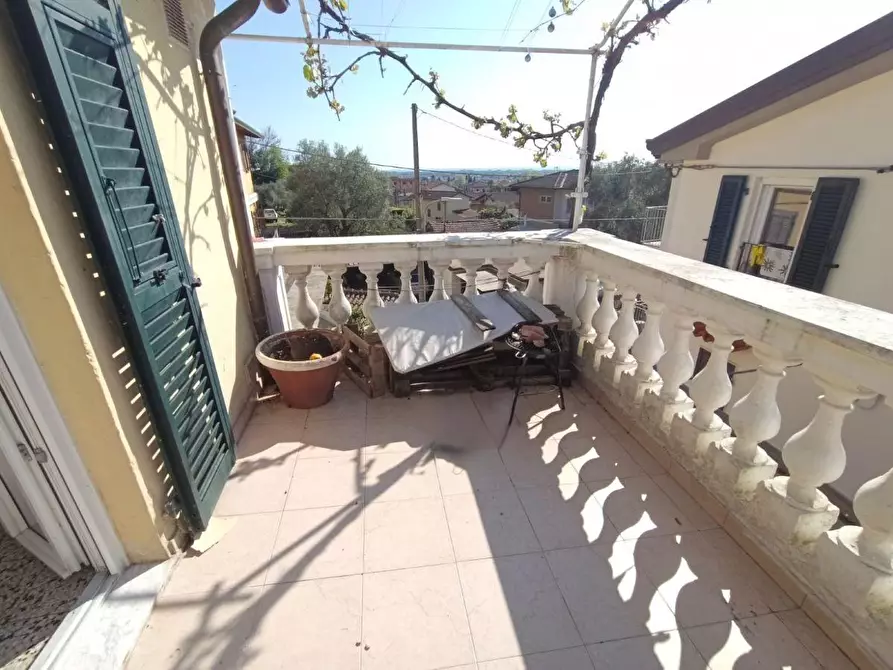 Immagine 2 di Porzione di casa in vendita  a Massa